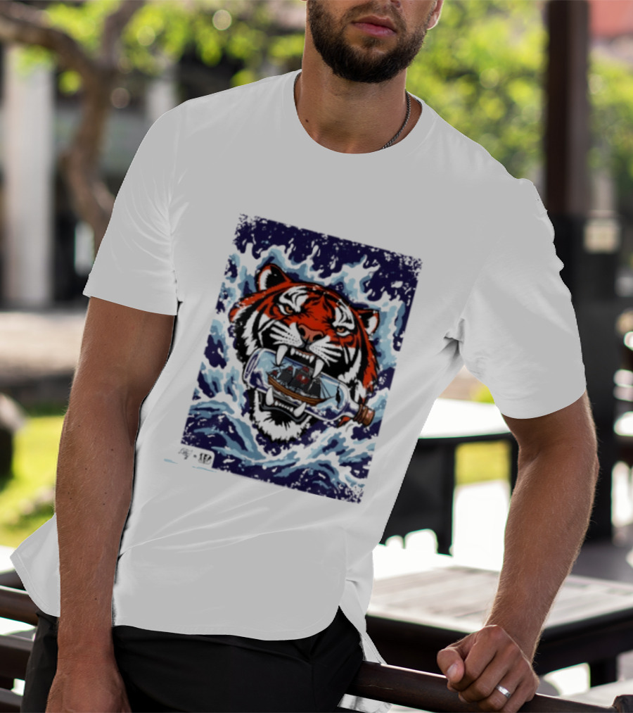 Cincinnati Bengals Vs Tampa Bay Buccaneers Tiger Ship Ocean Clash T-Shirt