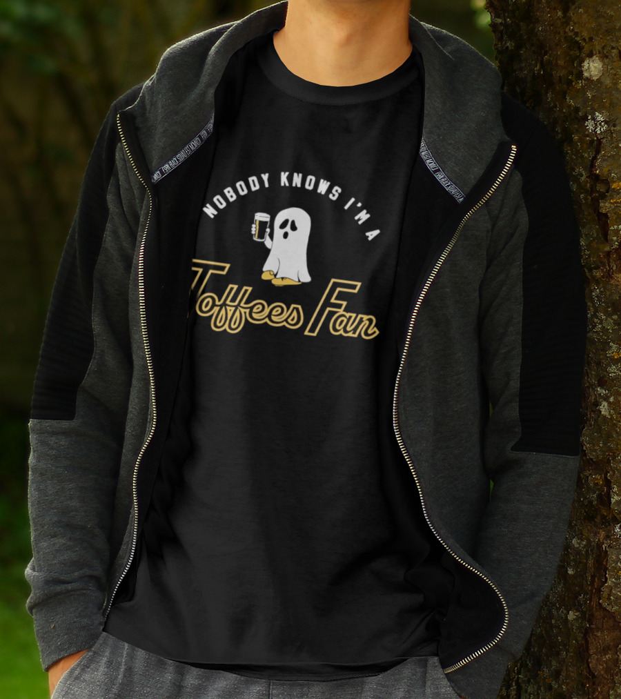 Nobody Knows I'm A Toffees Fan Ghost With Beer T-Shirt