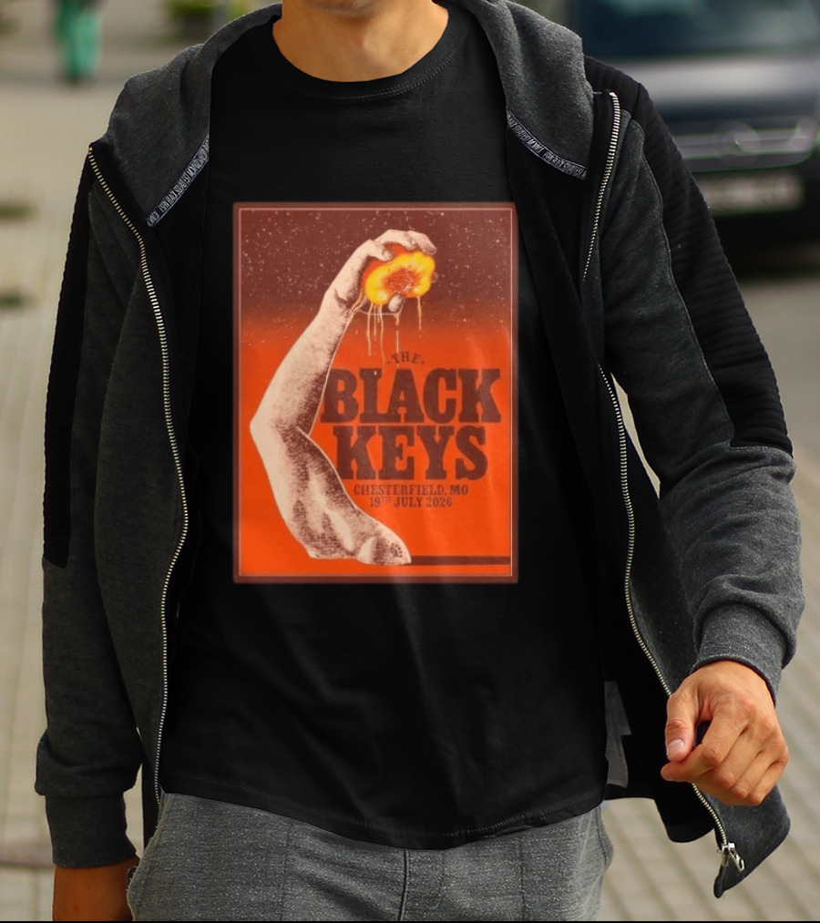 The Black Keys Chesterfield MO July 19 2026 Concert Vintage Hand Holding Peach T-Shirt