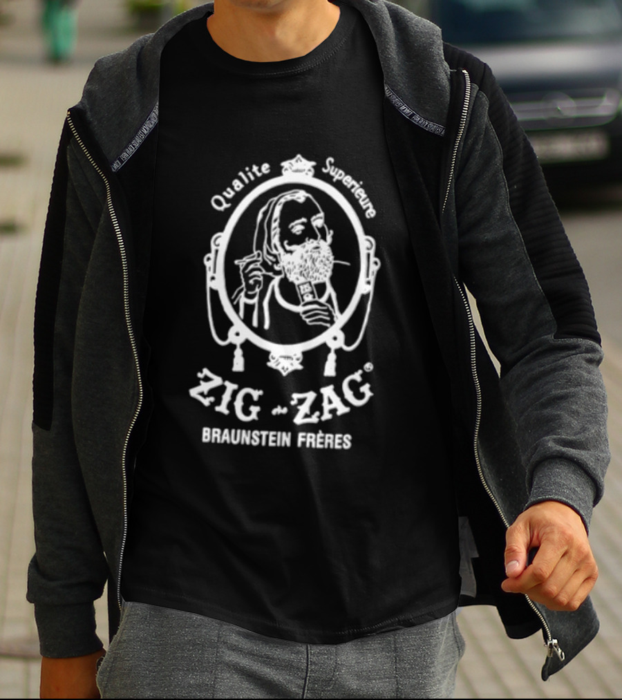 Qualite Superieure Zig Zag Braunstein Freres Bearded Smoker Oval Frame T-Shirt