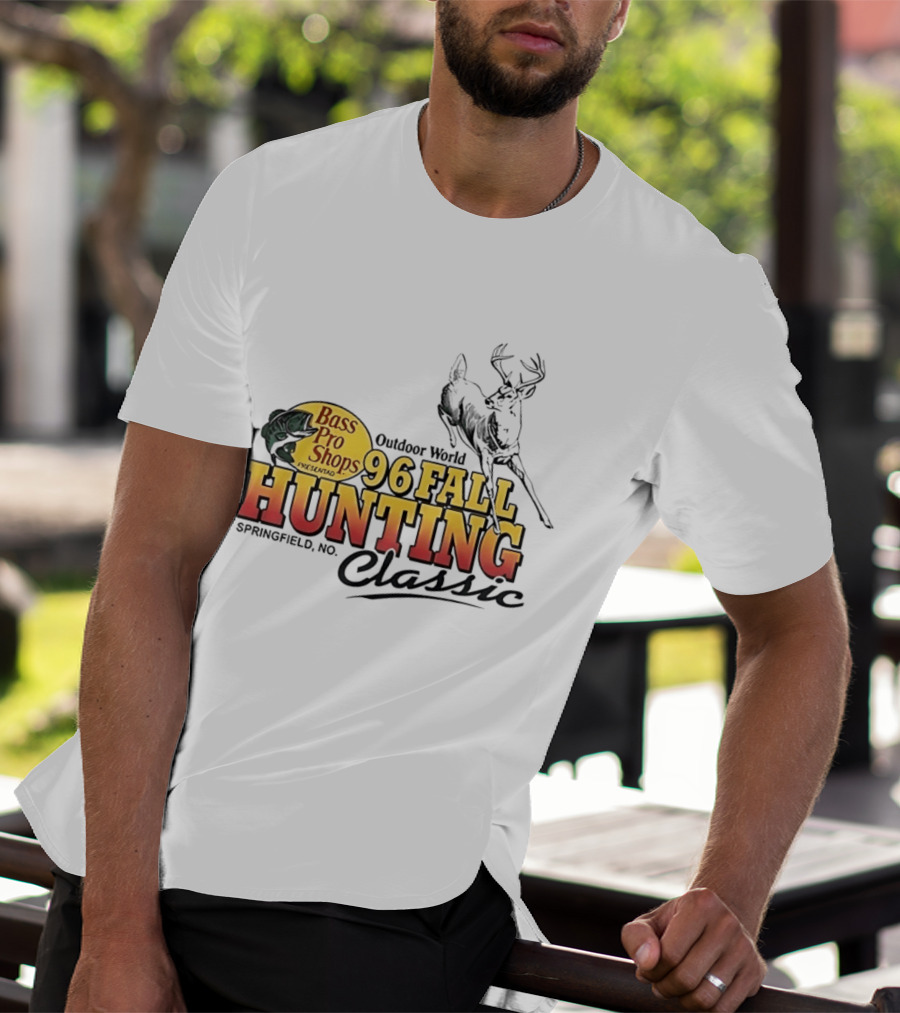 Bass Pro Shops Outdoor World 96 Fall Hunting Classic Springfield MO T-Shirt