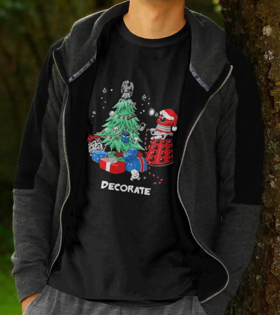 Doctor Who Dalek Christmas Tree Decorate Scene T-Shirt
