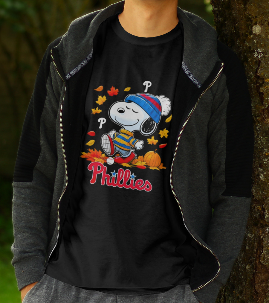 Snoopy Philadelphia Phillies Autumn Leaves Pumpkin Baseball Fan T-Shirt