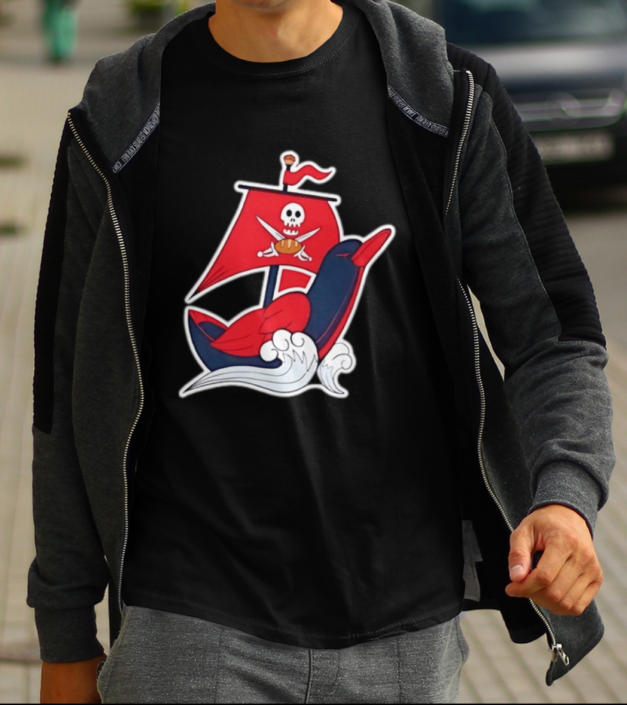 Tampa Bay Buccaneers Pirate Ship Football Skull Crossed Swords Sails T-Shirt