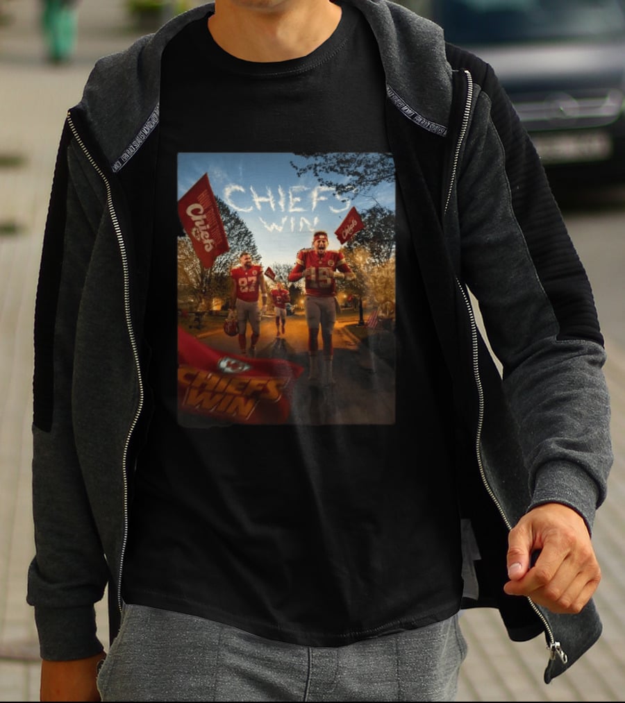 Kansas City Chiefs Winning Moment Patrick Mahomes Travis Kelce Chiefs Win T-Shirt