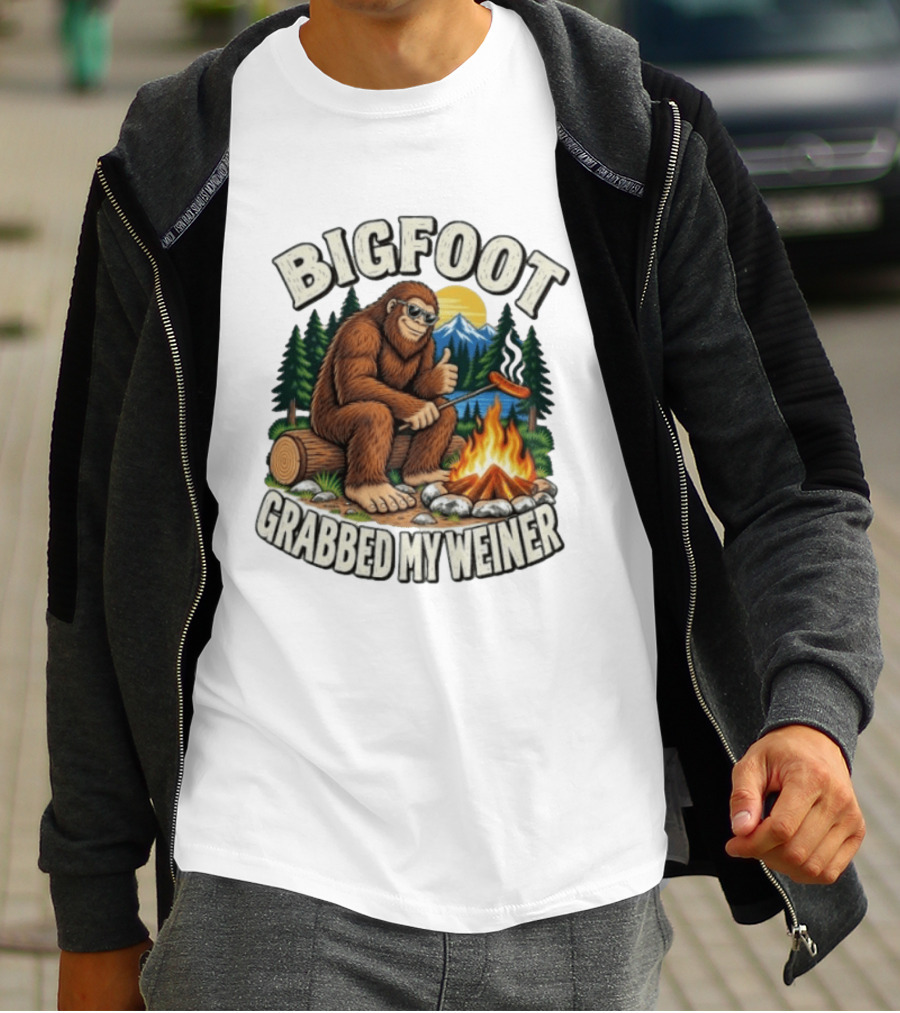Bigfoot Grabbed My Weiner Sasquatch Campfire Scene T-Shirt