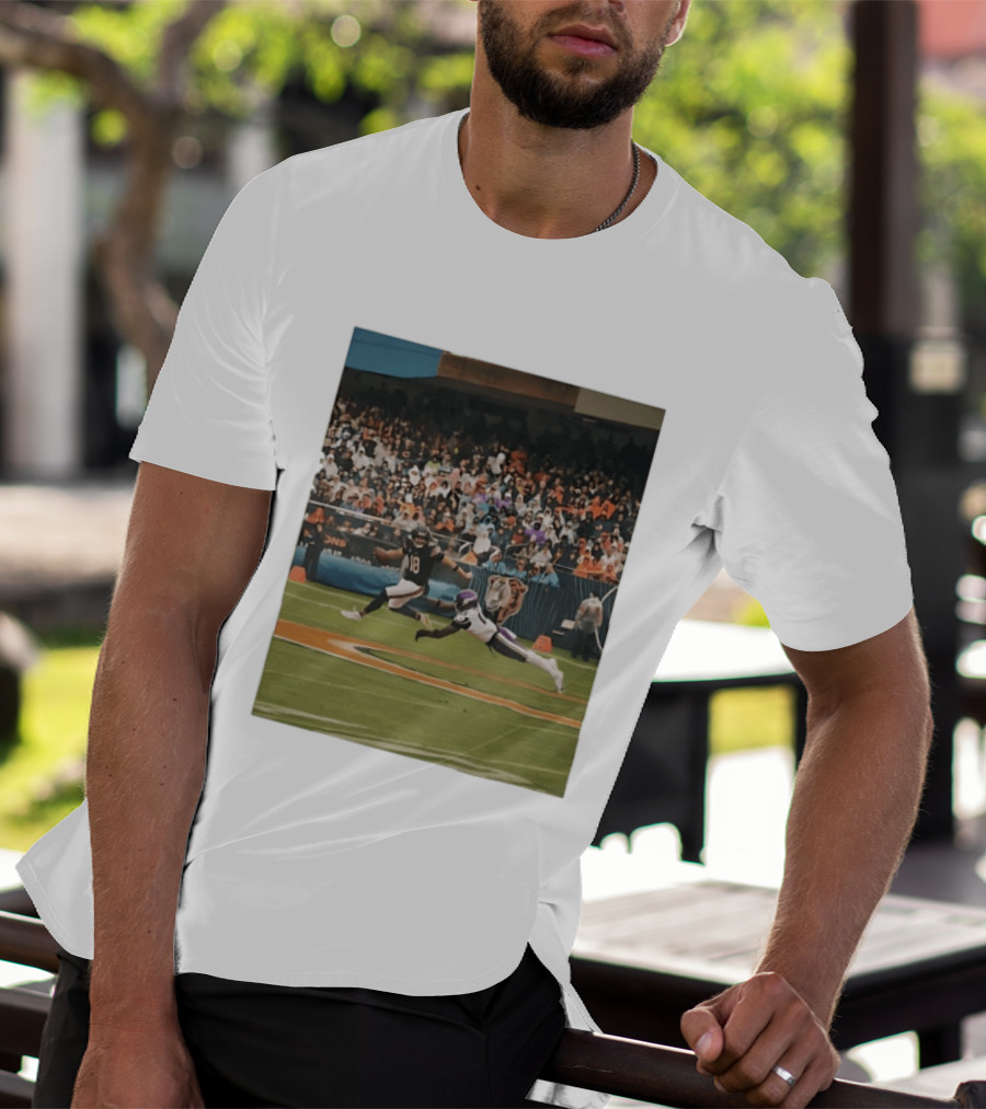 Chicago Bears Vs Minnesota Vikings NFL Game Action Sports Photo T-Shirt