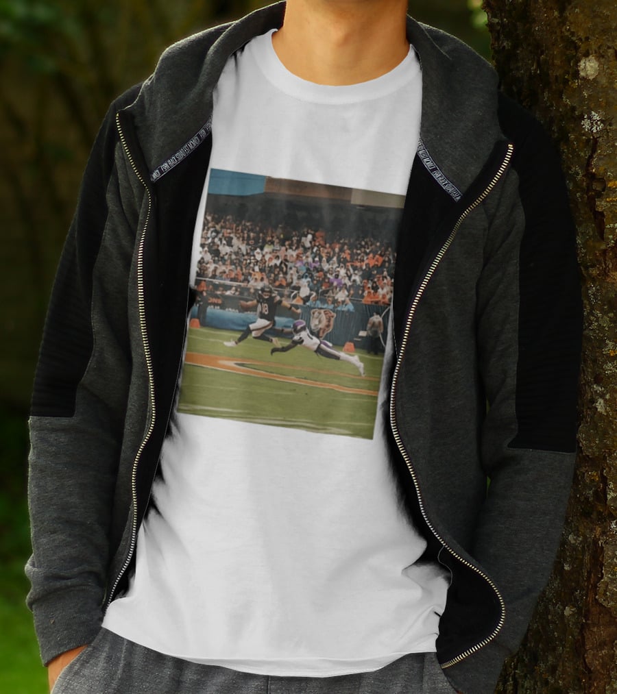 Chicago Bears Vs Minnesota Vikings NFL Game Action Sports Photo T-Shirt