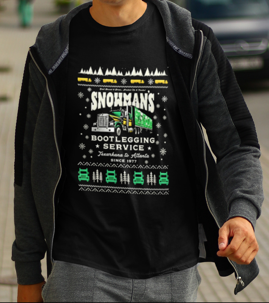 Snowmans Boot Service Texarkana To Atlanta 1977 Semi Truck Snowflakes Pine Trees Christmas T-Shirt
