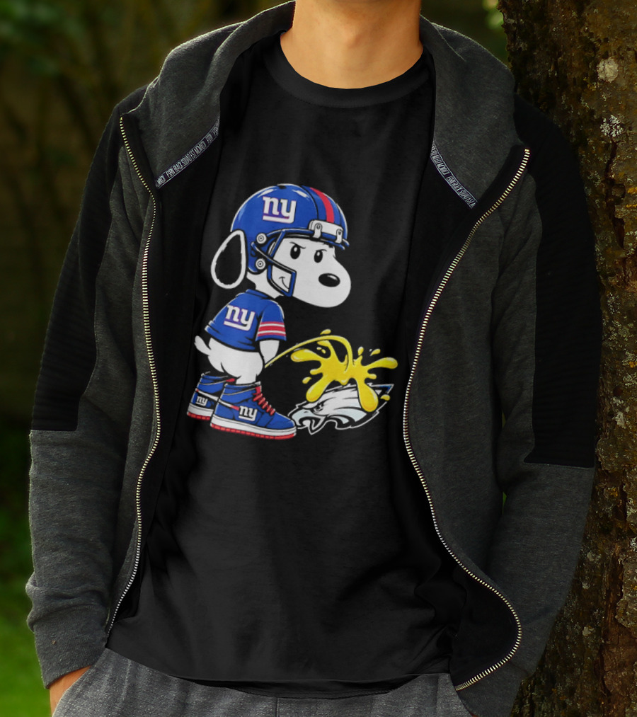 Snoopy New York Giants Pees On Philadelphia Eagles Rivalry T-Shirt