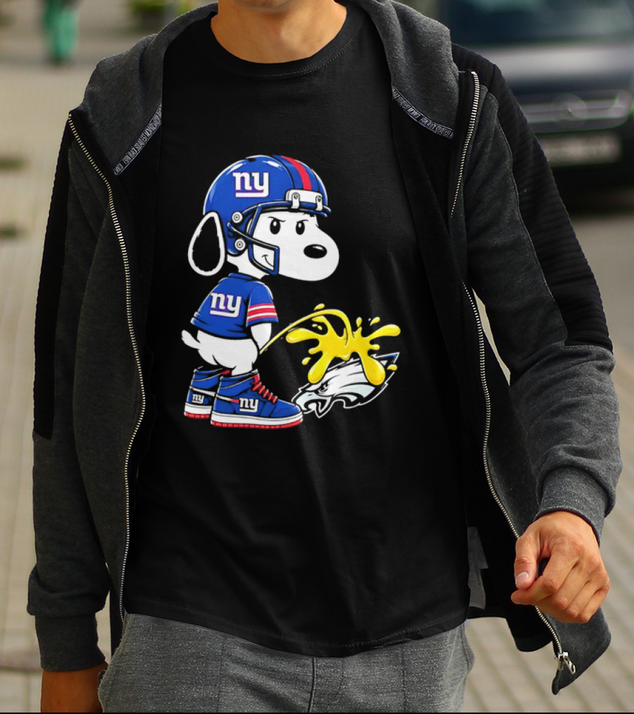 Snoopy New York Giants Pees On Philadelphia Eagles Rivalry T-Shirt