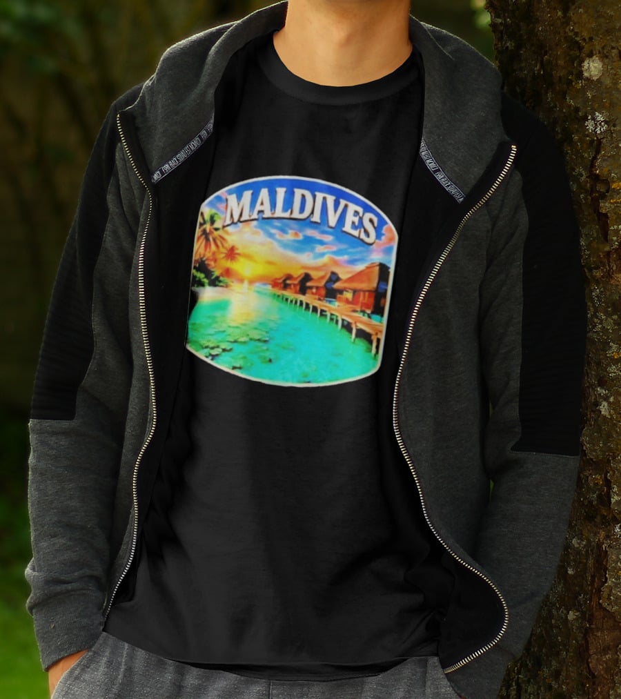 Maldives Tropical Sunset Overwater Bungalows Exquisite Island Escape T-Shirt