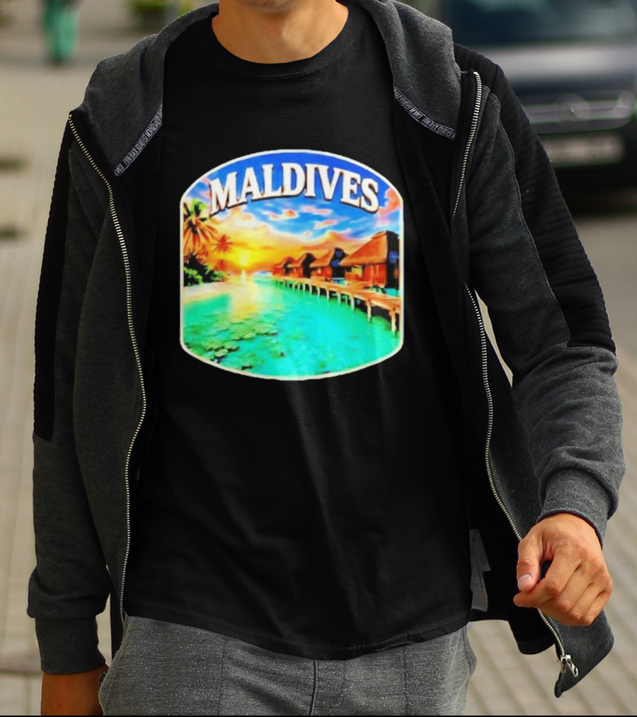 Maldives Tropical Sunset Overwater Bungalows Exquisite Island Escape T-Shirt