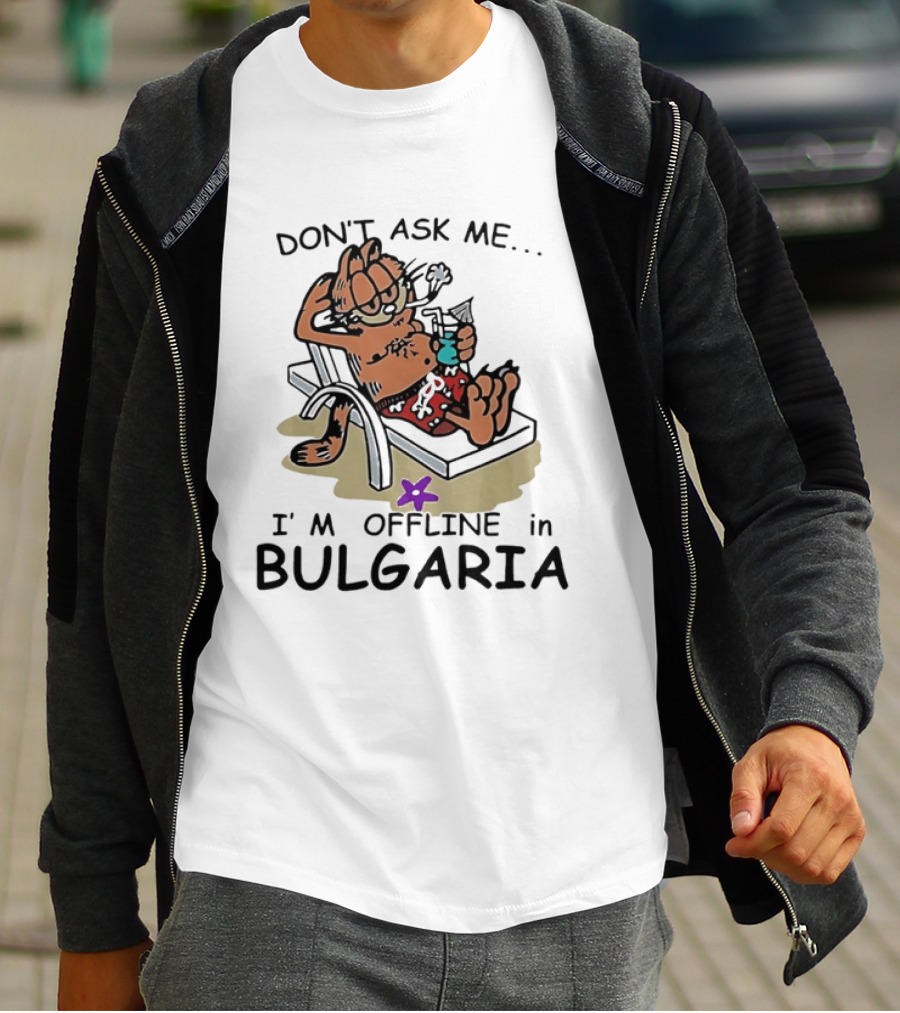 Don't Ask Me I'm Offline In Bulgaria Vacation Relaxing Comic T-Shirt