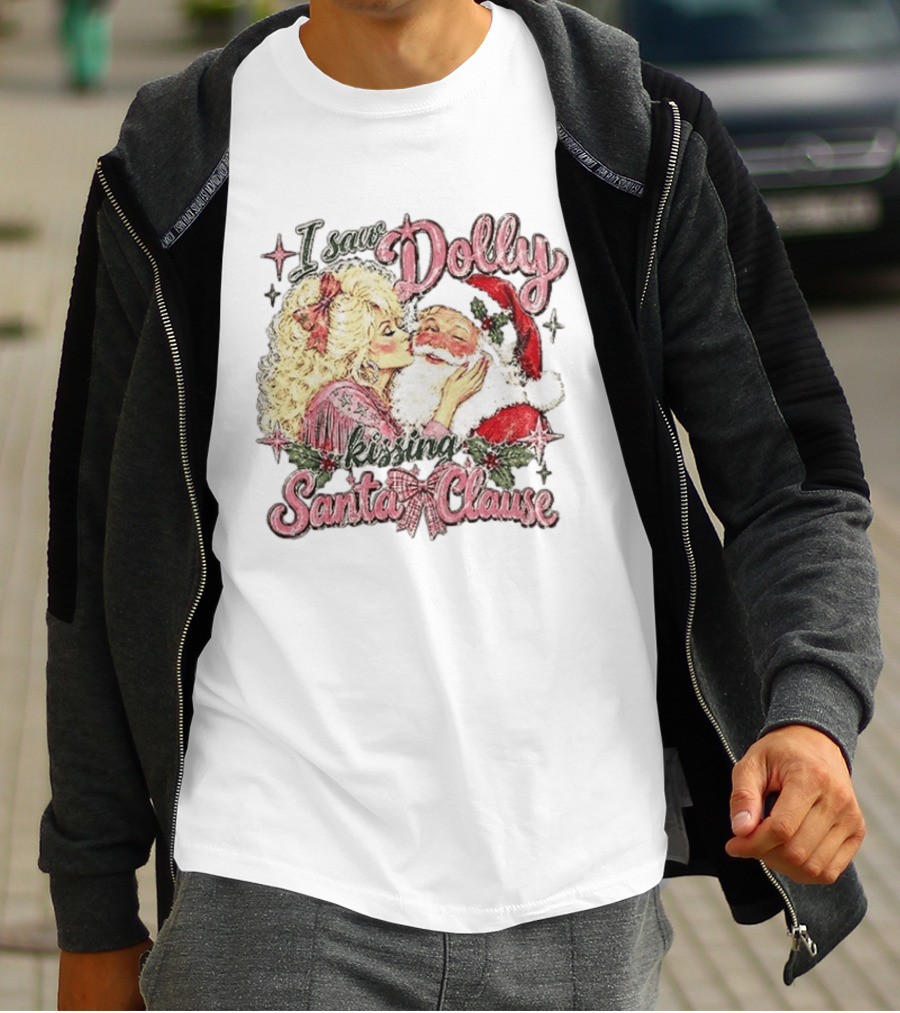I Saw Dolly Kissing Santa Clause Christmas T-Shirt