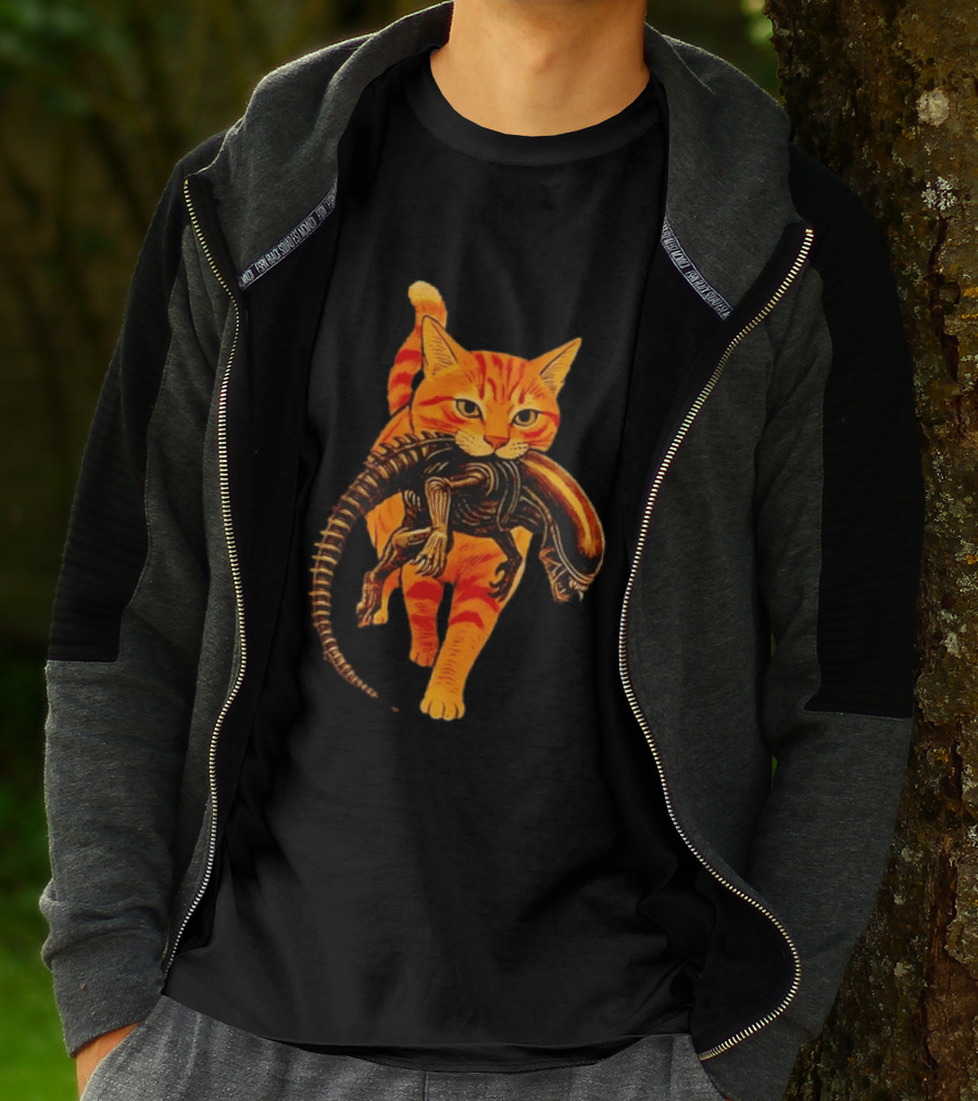 Orange Tabby Cat Holding Alien Xenomorph Iconic Fusion T-Shirt