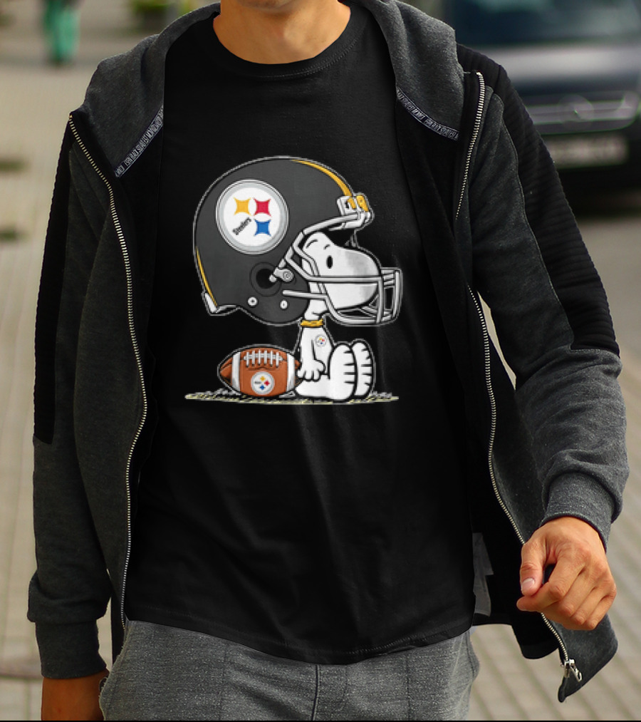 Snoopy Pittsburgh Steelers Cartoon Dog Football Helmet Player T-Shirt