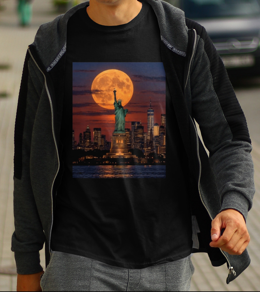 Harvest Moon Over Lady Liberty New York City Skyline September 26 T-Shirt