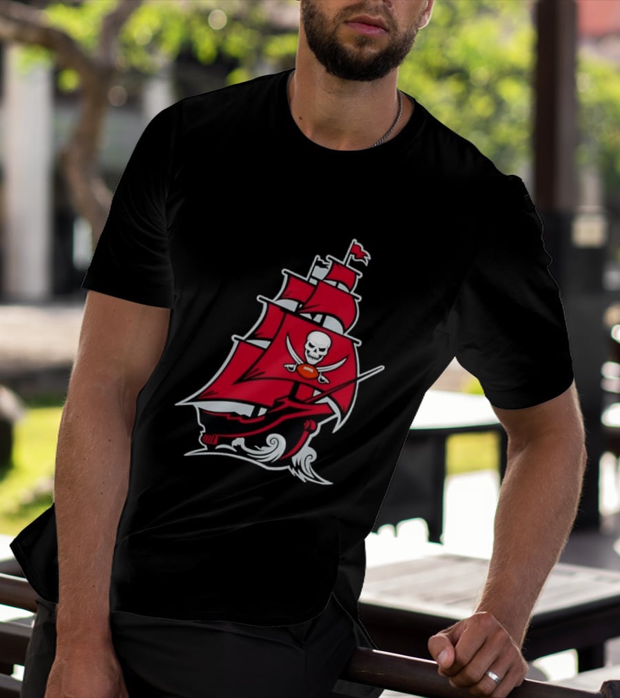 Tampa Bay Buccaneers Pirate Ship Skull Football T-Shirt