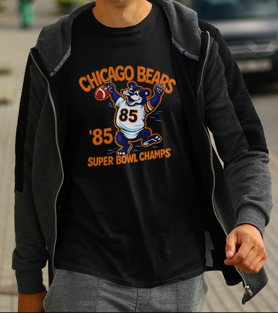 Chicago Bears '85 Super Bowl Champs Celebrating Bear With Football T-Shirt
