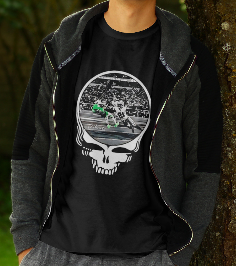 DeVonta Smith Philadelphia Eagles Football Action Skull T-Shirt