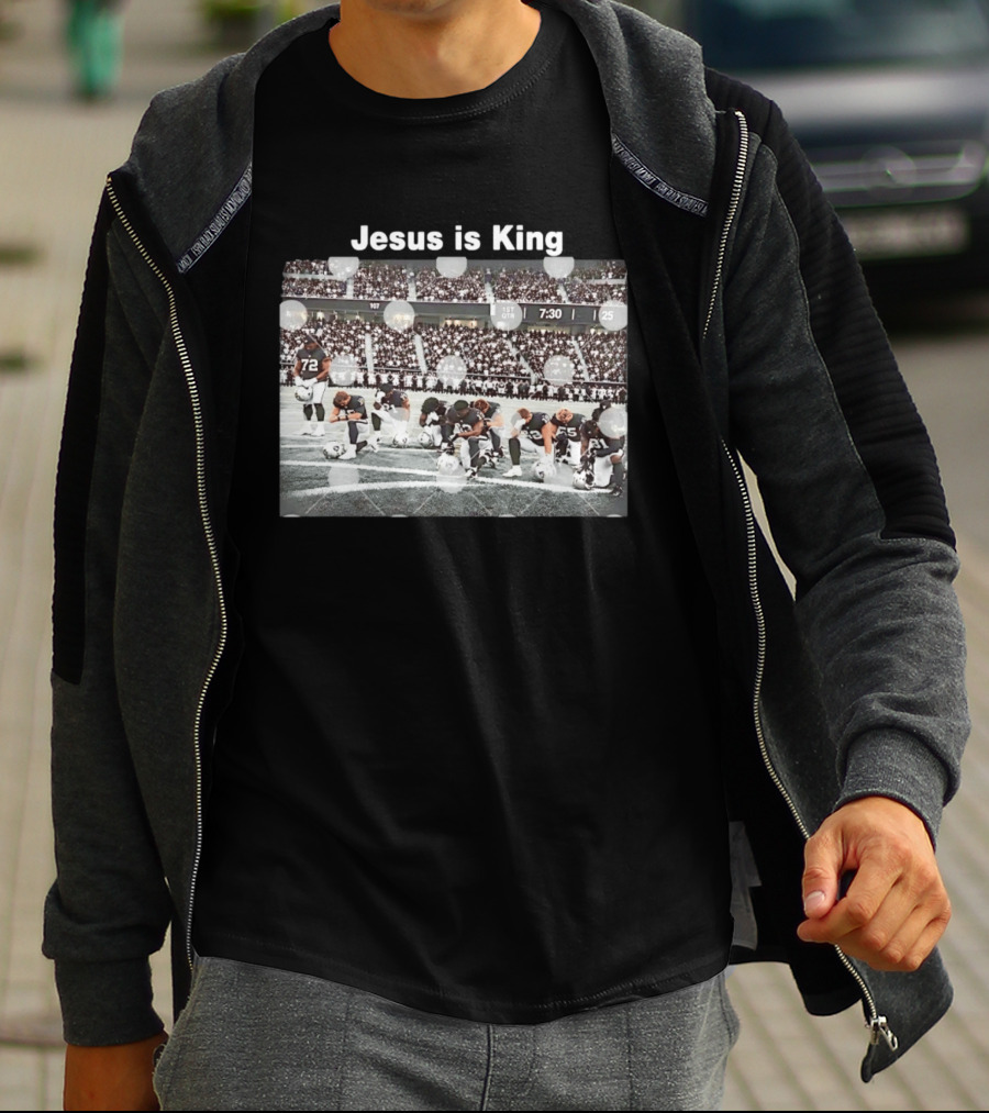 Jesus Is King Football Players Kneeling On Field Stadium Scene T-Shirt