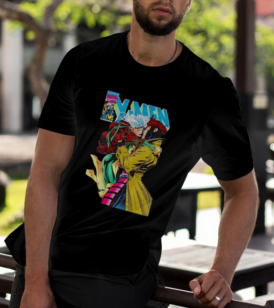 Marvel Comics X Men Rogue And Gambit Romantic Embrace Cover T-Shirt