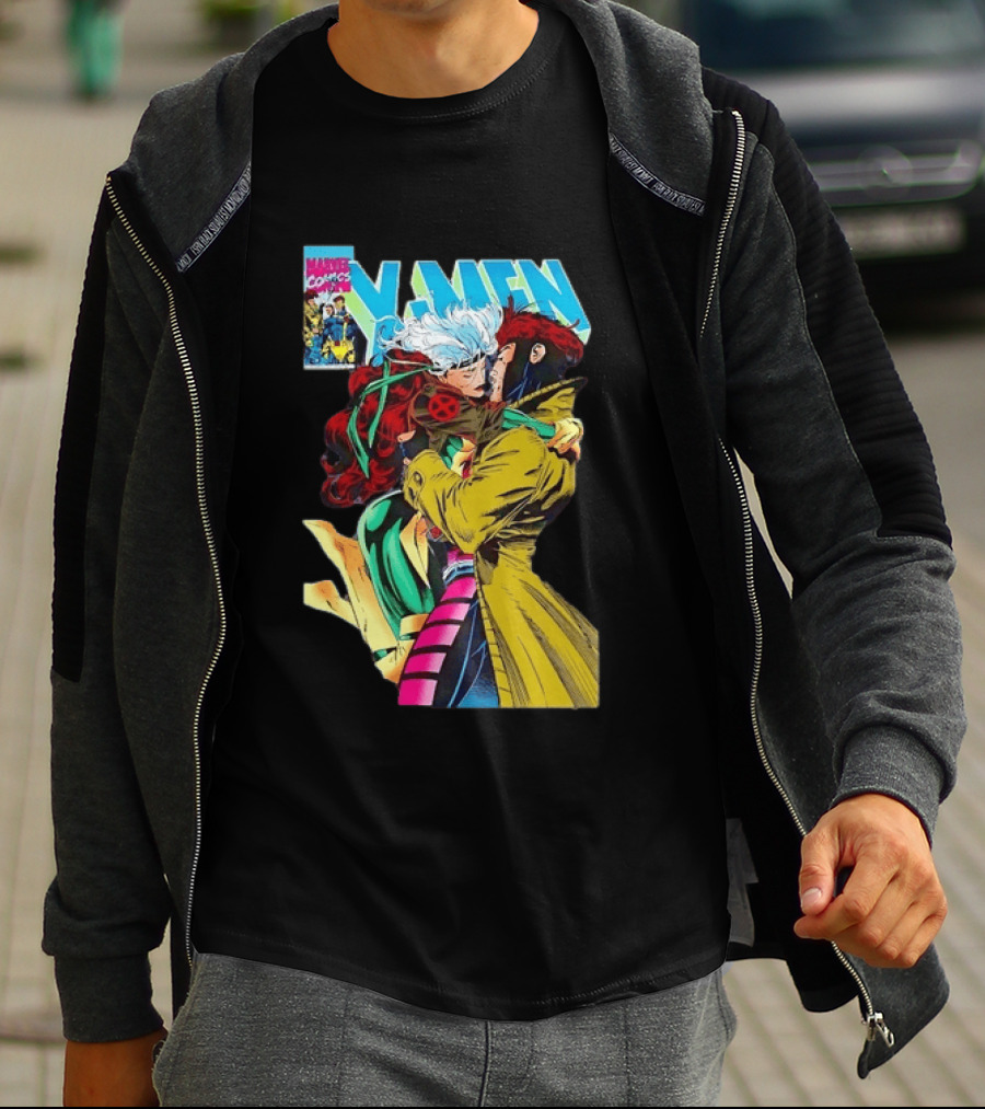 Marvel Comics X Men Rogue And Gambit Romantic Embrace Cover T-Shirt