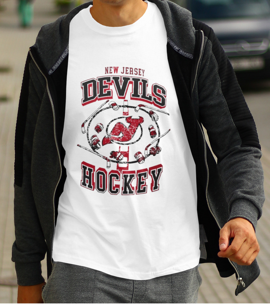 New Jersey Devils Hockey Distressed Vintage Style NHL Fan Gear T-Shirt