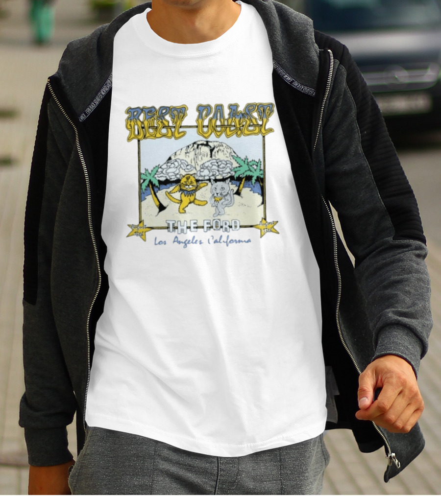 Best Coast The Ford Los Angeles California August 2022 Concert Cats And Mountains T-Shirt