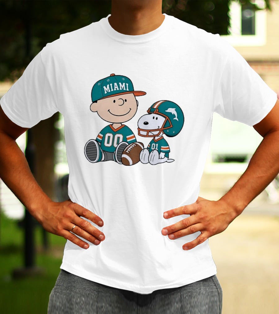 Miami Dolphins Charlie Brown Snoopy Football Fans 00 01 Jersey T-Shirt