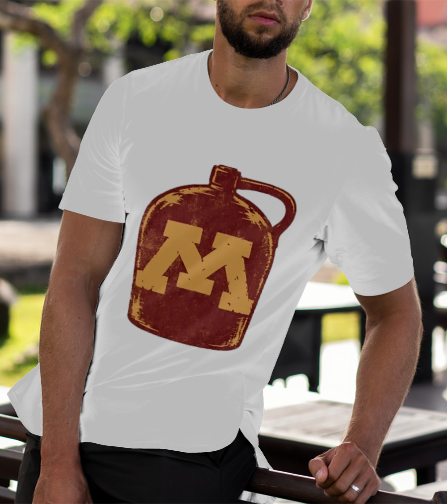 Minnesota Golden Gophers Distressed M Jug T-Shirt