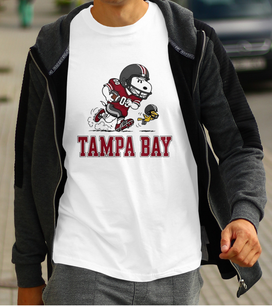 Tampa Bay Buccaneers Snoopy Woodstock Football Collaboration T-Shirt
