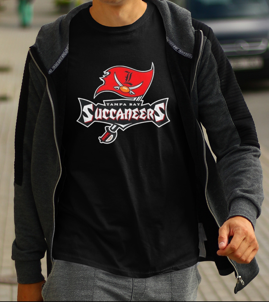 Tampa Bay Succaneers Football Pirate Flag Logo Sports Team T-Shirt