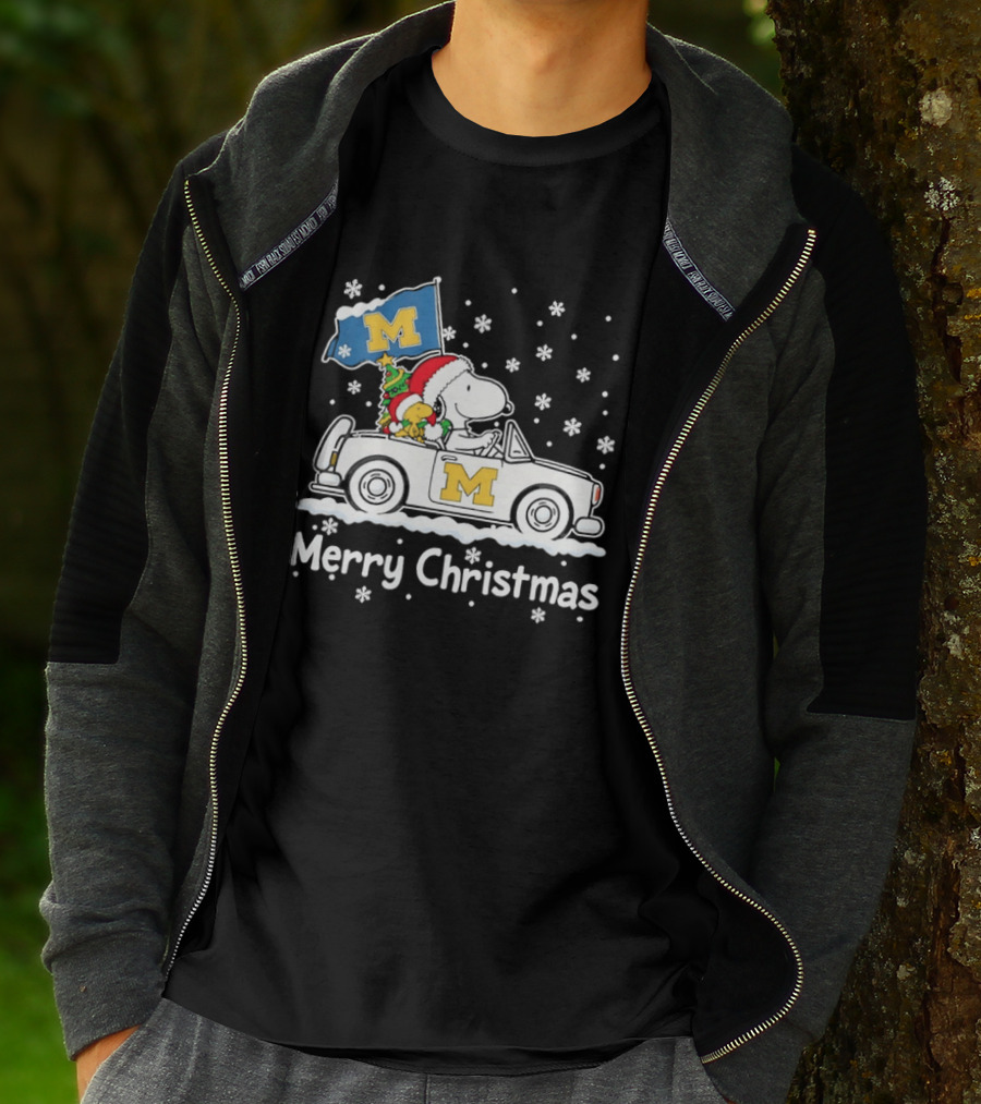 University Of Michigan Wolverines Snoopy Woodstock Christmas Car Flag Snowflakes T-Shirt