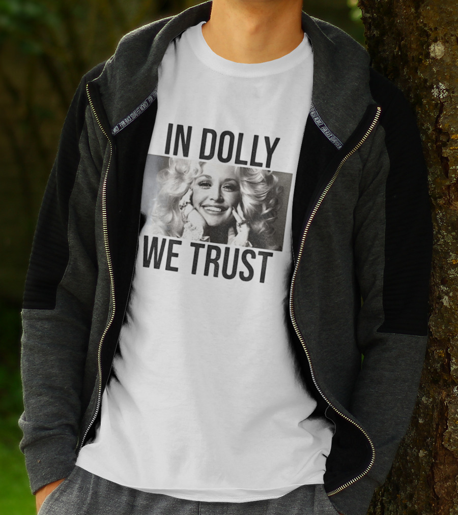In Dolly We Trust Vintage Style Dolly Parton T-Shirt