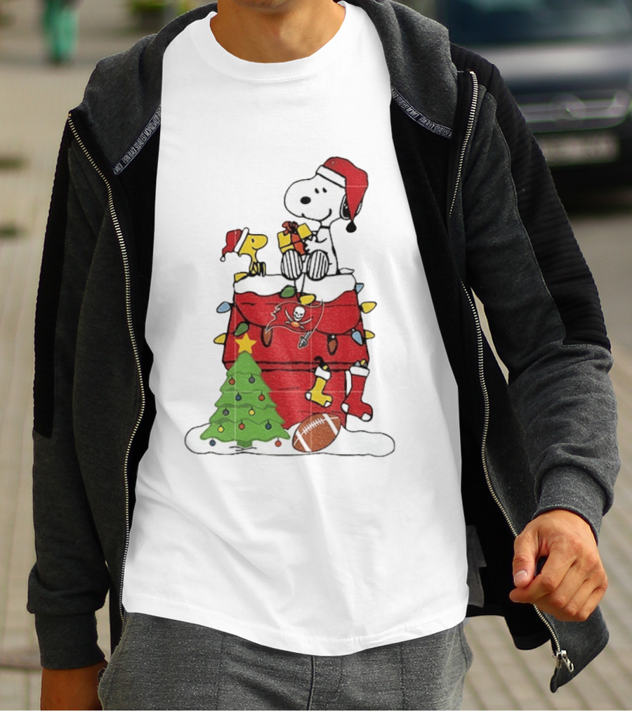 Snoopy Merry Christmas Tampa Bay Buccaneers 2026 Football Holiday Peanuts Santa Hat T-Shirt