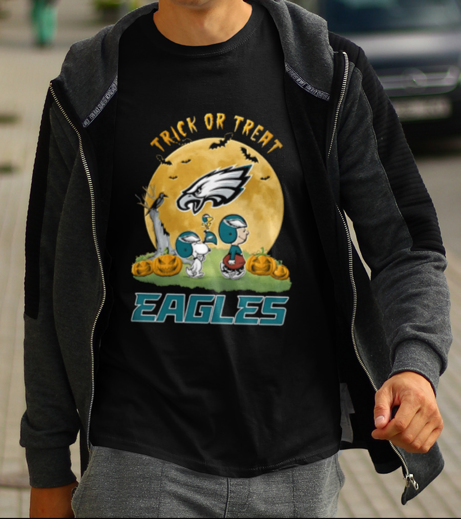 Philadelphia Eagles Trick Or Treat Snoopy Charlie Brown Full Moon Pumpkins T-Shirt