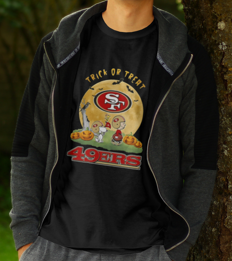 San Francisco 49ers Charlie Brown Trick Or Treat Halloween Peanuts Pumpkin Football T-Shirt