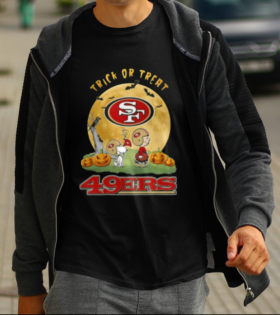 San Francisco 49ers Charlie Brown Trick Or Treat Halloween Peanuts Pumpkin Football T-Shirt