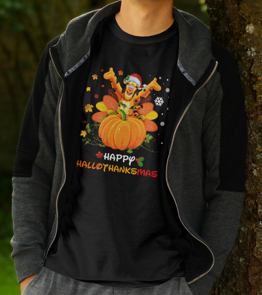 HAPPY HALLOTHANKSMAS TIGGER PUMPKIN SNOWFLAKES HOLIDAY T-Shirt