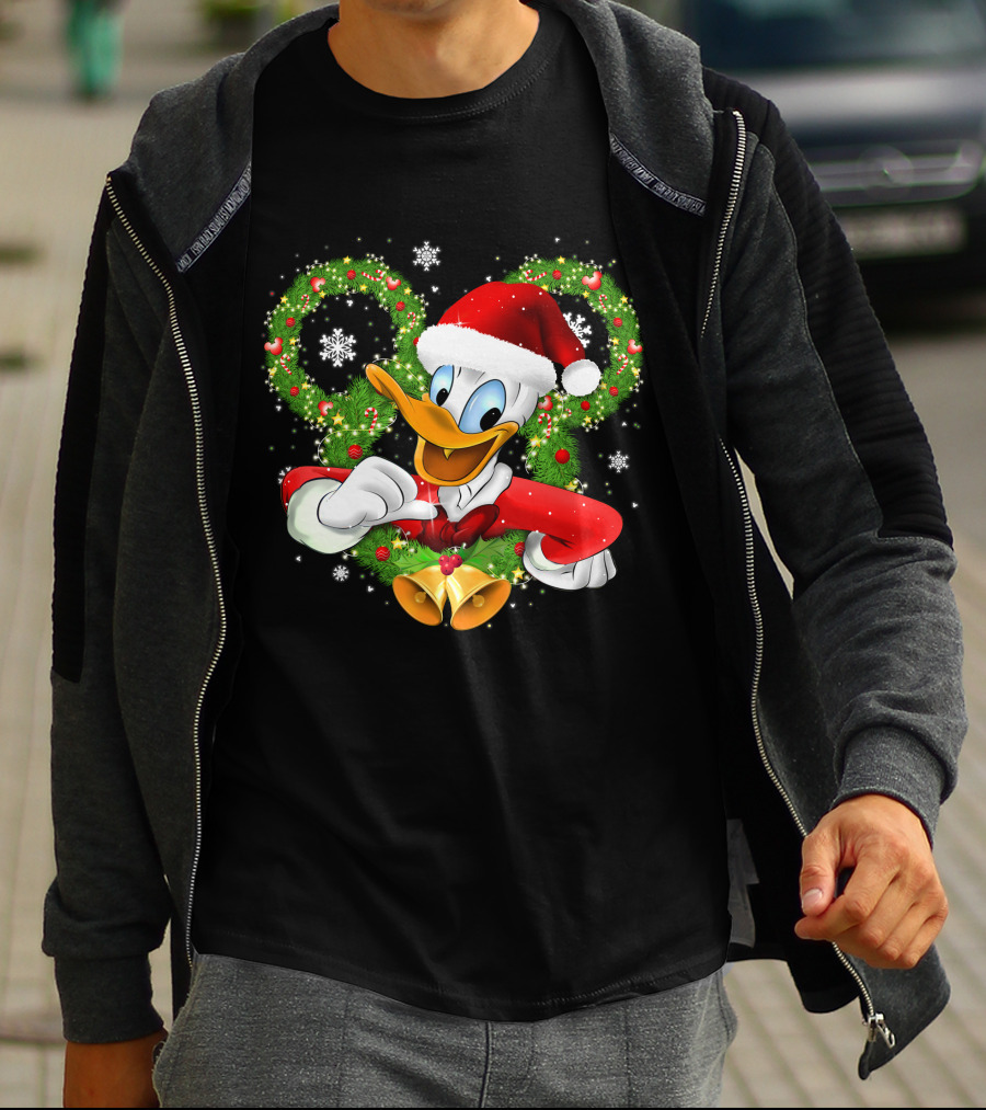 Santa Donald Duck Christmas Wreath Snowflakes T-Shirt