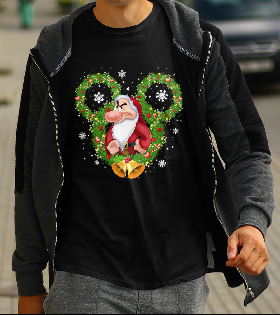 Grumpy Santa Dwarf In Wreath With Snowflakes And Bells T-Shirt