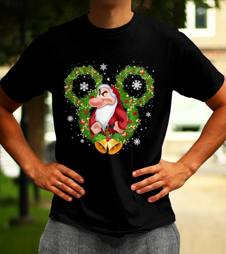 Grumpy Santa Dwarf In Wreath With Snowflakes And Bells T-Shirt