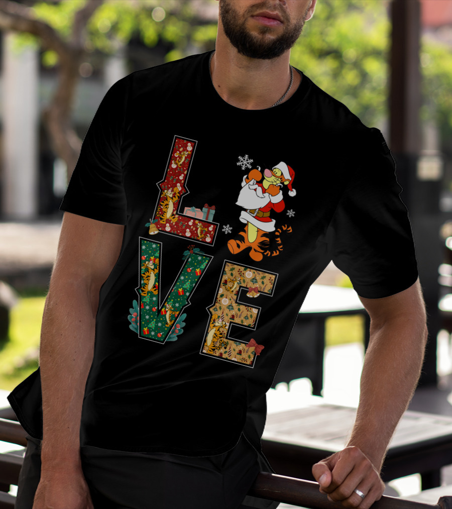 Love Tigger Christmas Santa Hat And Gifts T-Shirt
