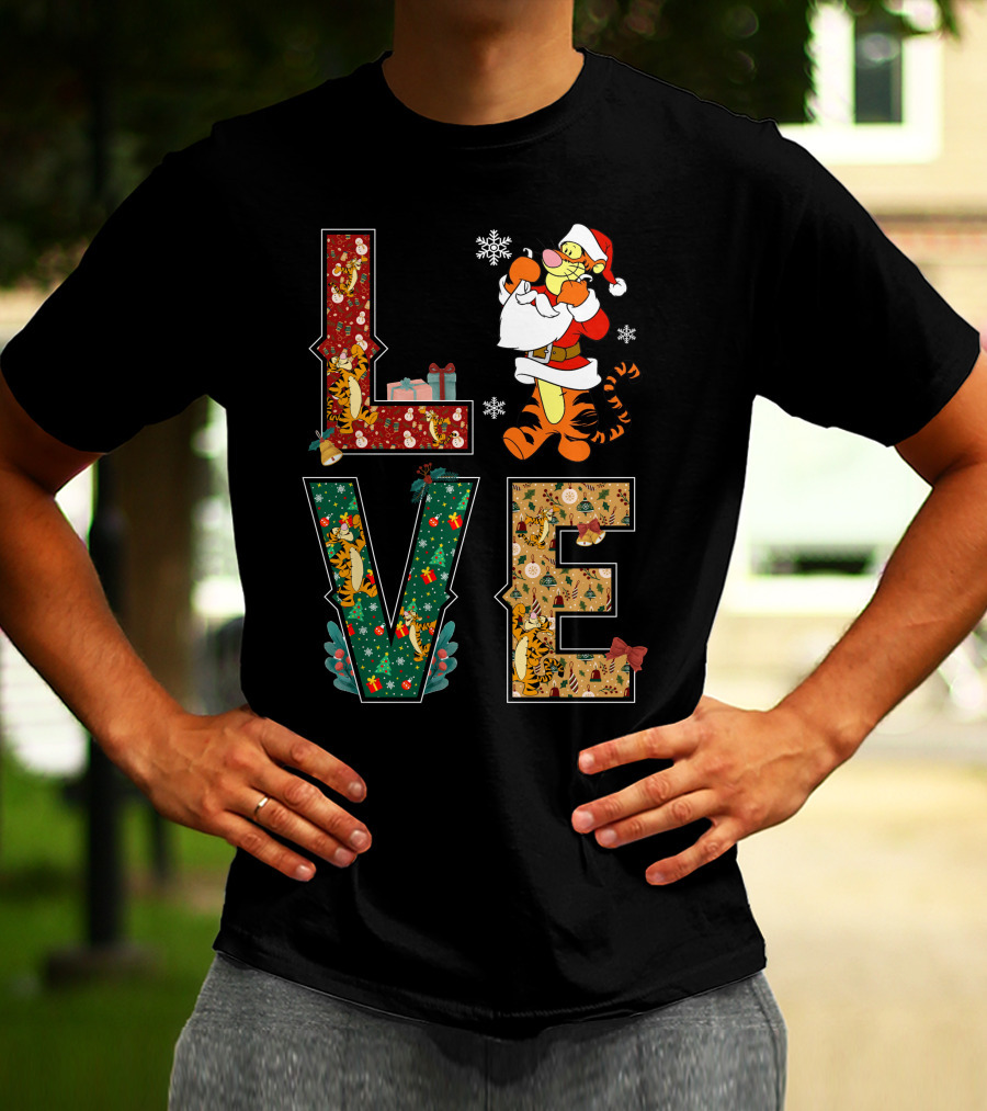 Love Tigger Christmas Santa Hat And Gifts T-Shirt