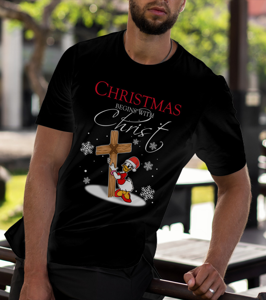 Christmas Begins With Christ Снежинки Крест Рождественский Утка Красный Колпак Носкиobos Отobwhat T-Shirt