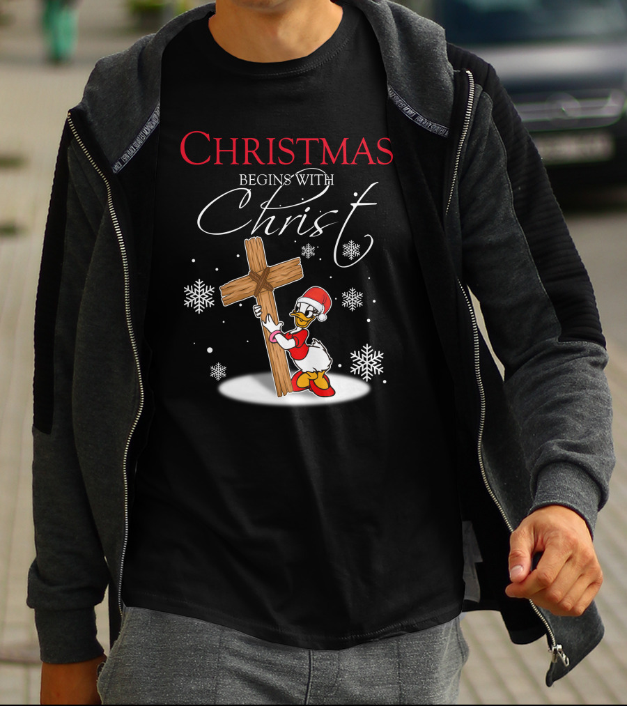 Christmas Begins With Christ Снежинки Крест Рождественский Утка Красный Колпак Носкиobos Отobwhat T-Shirt