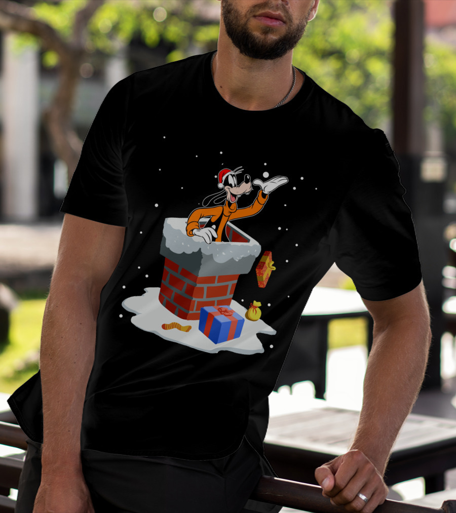 Goofy In Santa Hat Popping Out Of Snowy Chimney With Christmas Gifts T-Shirt