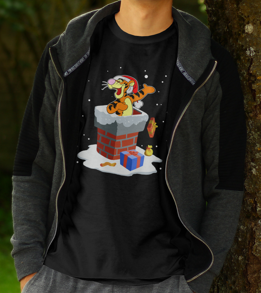 Tigger Santa Christmas Chimney Holiday Scene T-Shirt